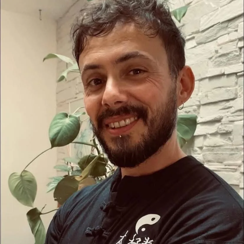 Portrait de Baptiste Honorez, praticien en Médecine Traditionnelle Chinoise